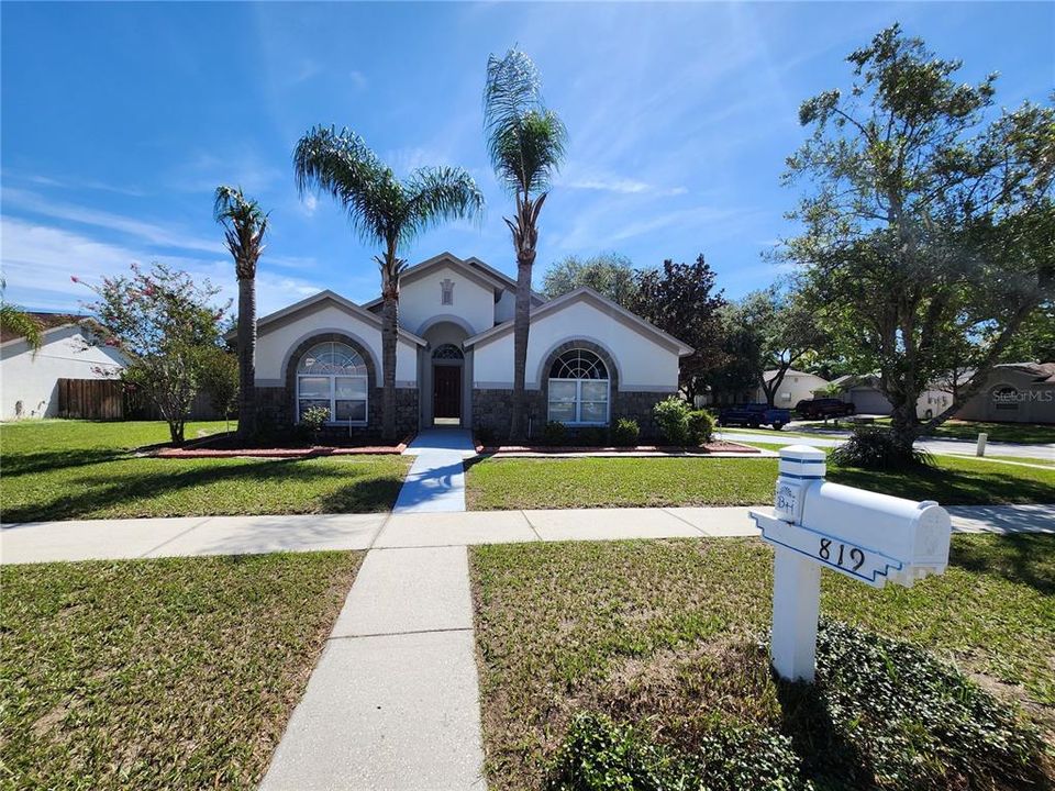 Active With Contract: $2,195 (4 beds, 2 baths, 2080 Square Feet)
