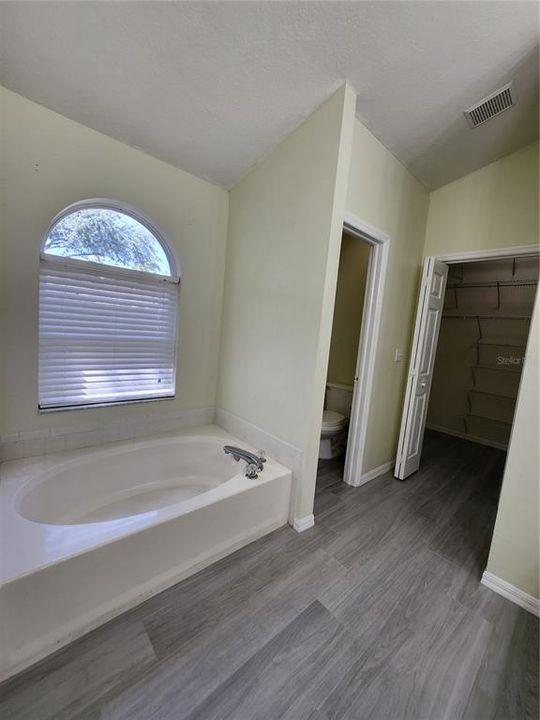 Active With Contract: $2,195 (4 beds, 2 baths, 2080 Square Feet)