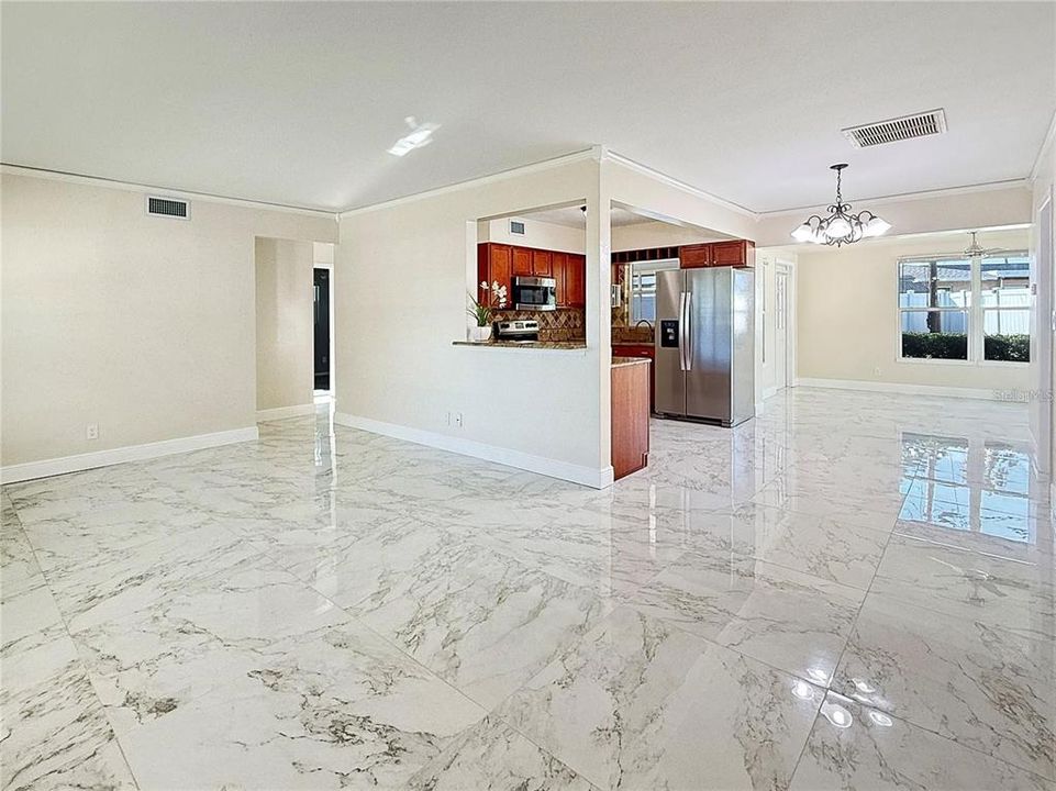 合同活跃: $2,400 (2 贝兹, 1 浴室, 1072 平方英尺)