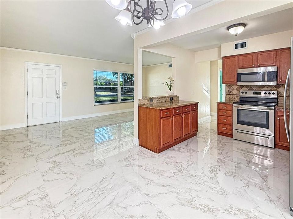 合同活跃: $2,400 (2 贝兹, 1 浴室, 1072 平方英尺)