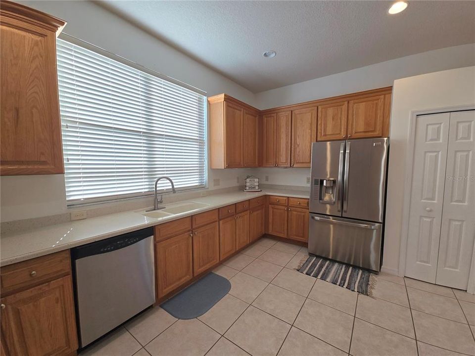 Active With Contract: $320,000 (2 beds, 2 baths, 2399 Square Feet)