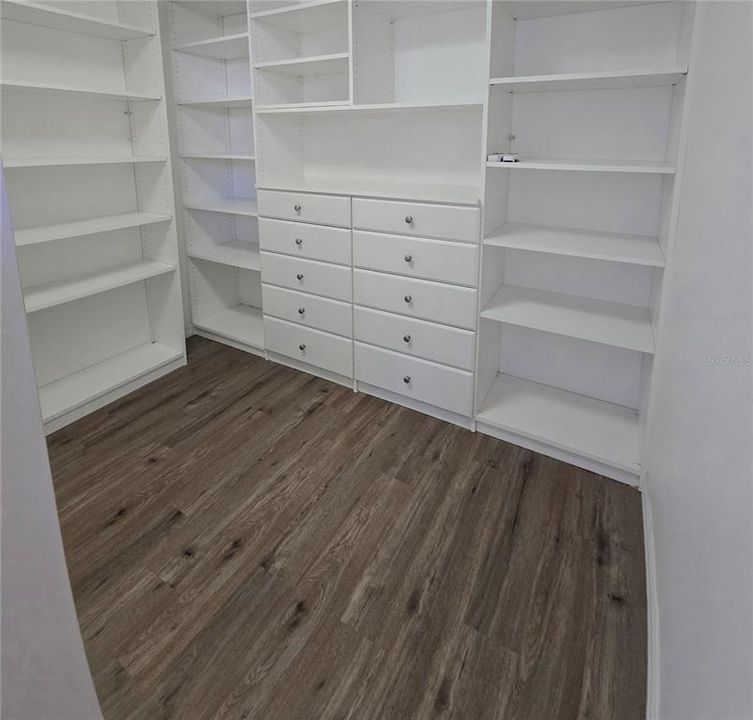 Active With Contract: $320,000 (2 beds, 2 baths, 2399 Square Feet)