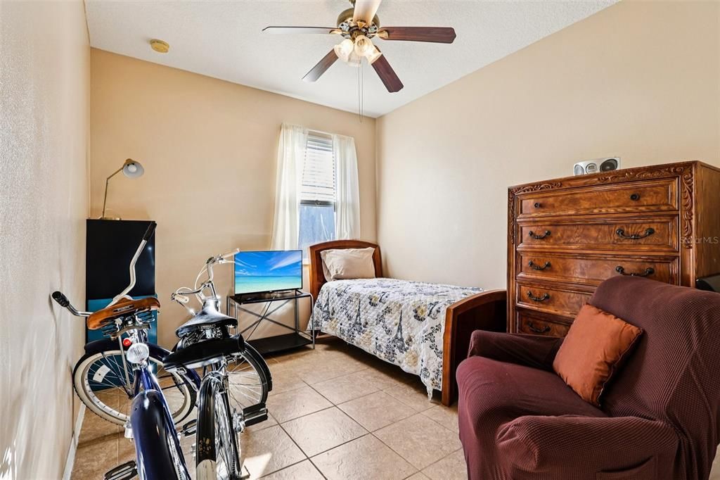 En Venta: $443,000 (4 camas, 2 baños, 1981 Pies cuadrados)