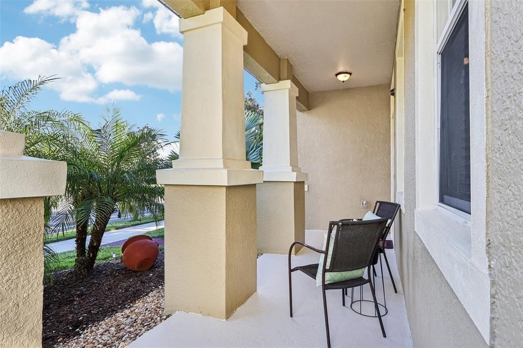 En Venta: $443,000 (4 camas, 2 baños, 1981 Pies cuadrados)