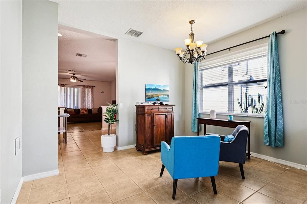 En Venta: $443,000 (4 camas, 2 baños, 1981 Pies cuadrados)