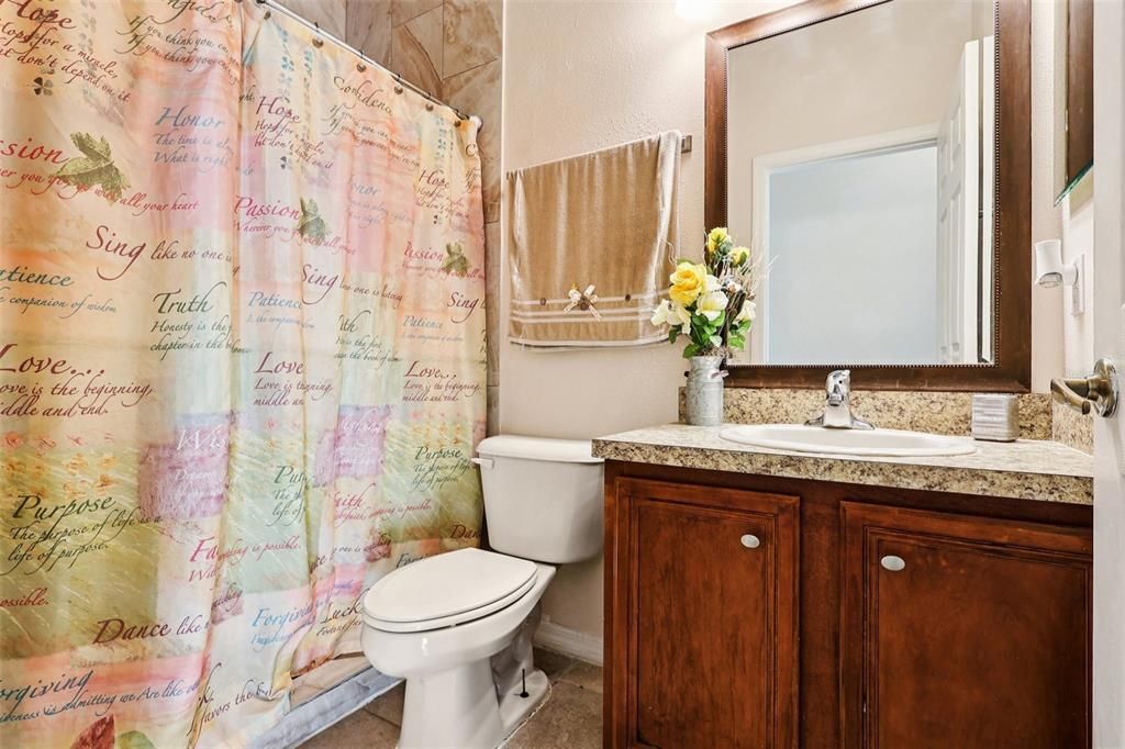 En Venta: $443,000 (4 camas, 2 baños, 1981 Pies cuadrados)