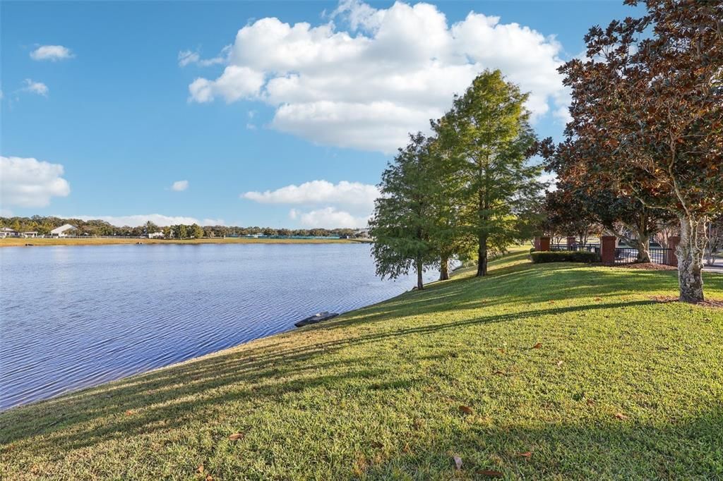 En Venta: $443,000 (4 camas, 2 baños, 1981 Pies cuadrados)