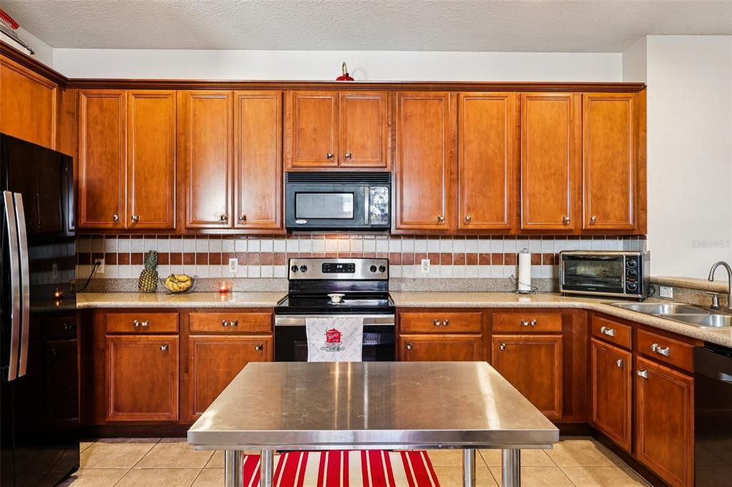 En Venta: $443,000 (4 camas, 2 baños, 1981 Pies cuadrados)