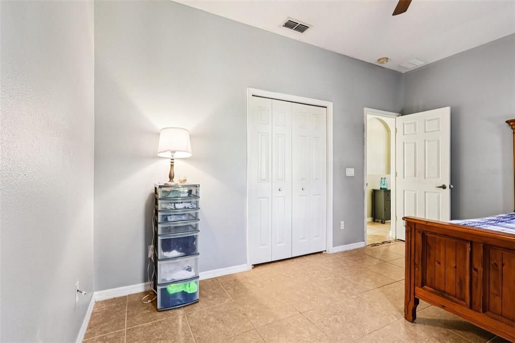 En Venta: $443,000 (4 camas, 2 baños, 1981 Pies cuadrados)