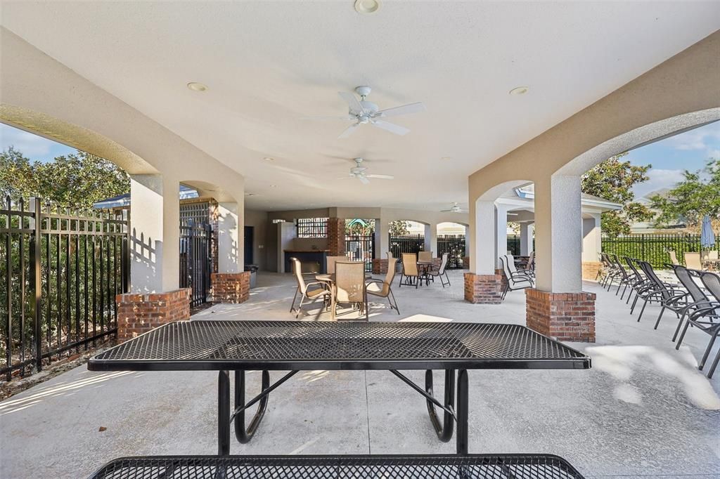 En Venta: $443,000 (4 camas, 2 baños, 1981 Pies cuadrados)