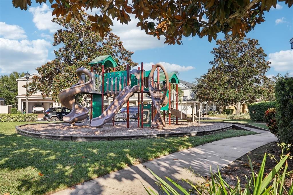 En Venta: $443,000 (4 camas, 2 baños, 1981 Pies cuadrados)