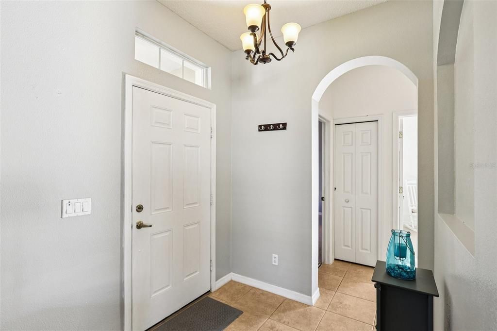 En Venta: $443,000 (4 camas, 2 baños, 1981 Pies cuadrados)