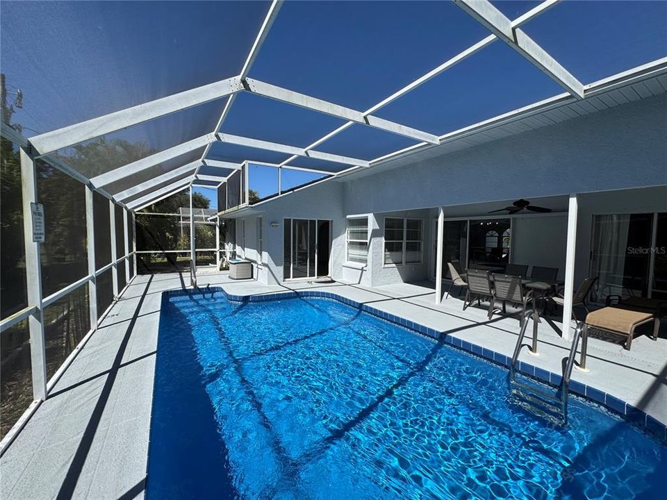 For Rent: $2,400 (3 beds, 2 baths, 1806 Square Feet)