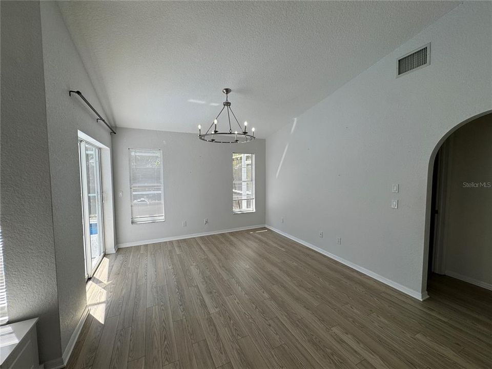 For Rent: $2,400 (3 beds, 2 baths, 1806 Square Feet)