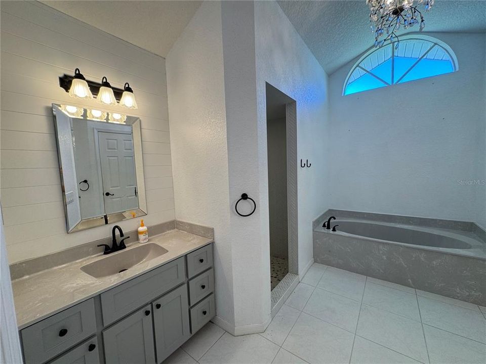 For Rent: $2,400 (3 beds, 2 baths, 1806 Square Feet)