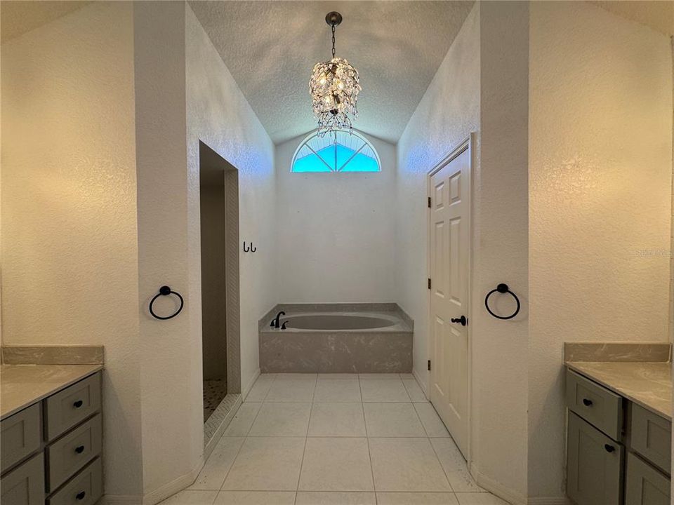 For Rent: $2,400 (3 beds, 2 baths, 1806 Square Feet)