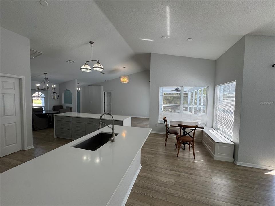 For Rent: $2,400 (3 beds, 2 baths, 1806 Square Feet)