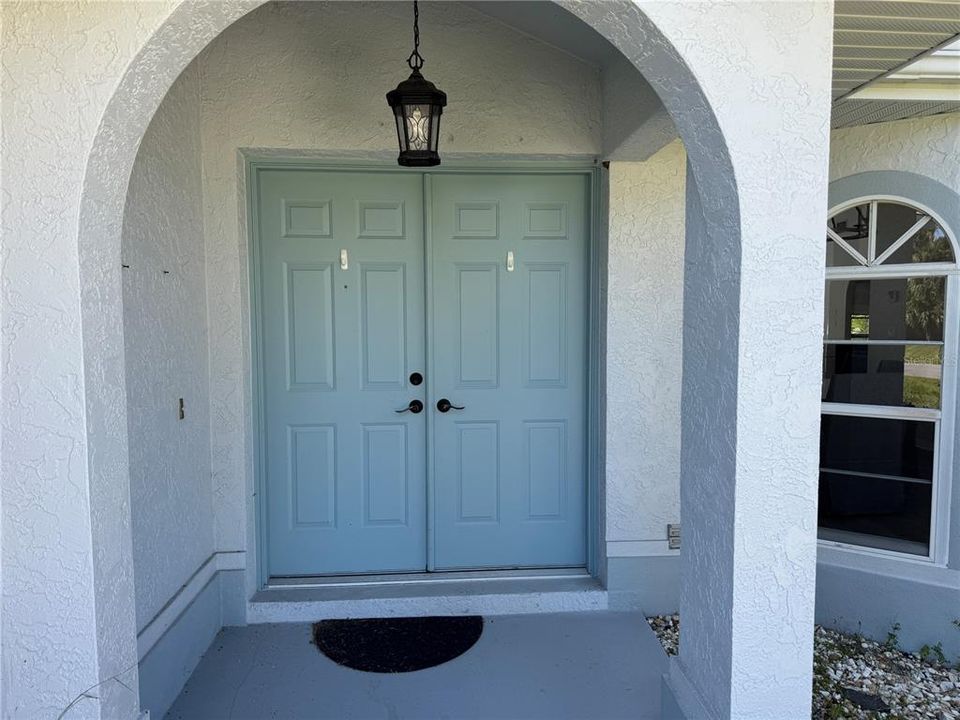 For Rent: $2,400 (3 beds, 2 baths, 1806 Square Feet)