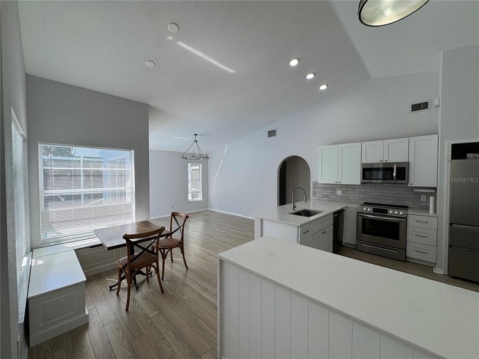 For Rent: $2,400 (3 beds, 2 baths, 1806 Square Feet)