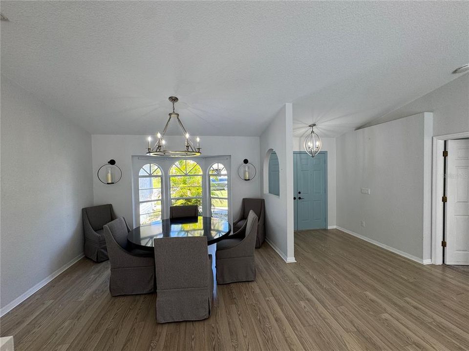 For Rent: $2,400 (3 beds, 2 baths, 1806 Square Feet)