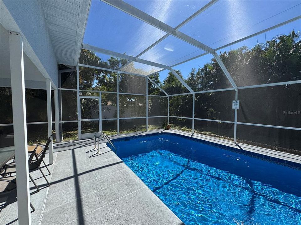 For Rent: $2,400 (3 beds, 2 baths, 1806 Square Feet)