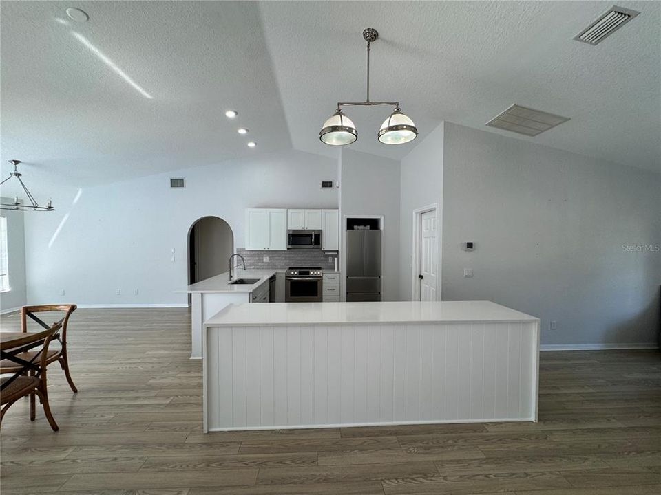 For Rent: $2,400 (3 beds, 2 baths, 1806 Square Feet)