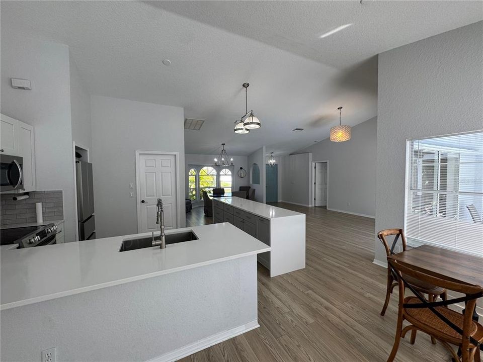 For Rent: $2,400 (3 beds, 2 baths, 1806 Square Feet)