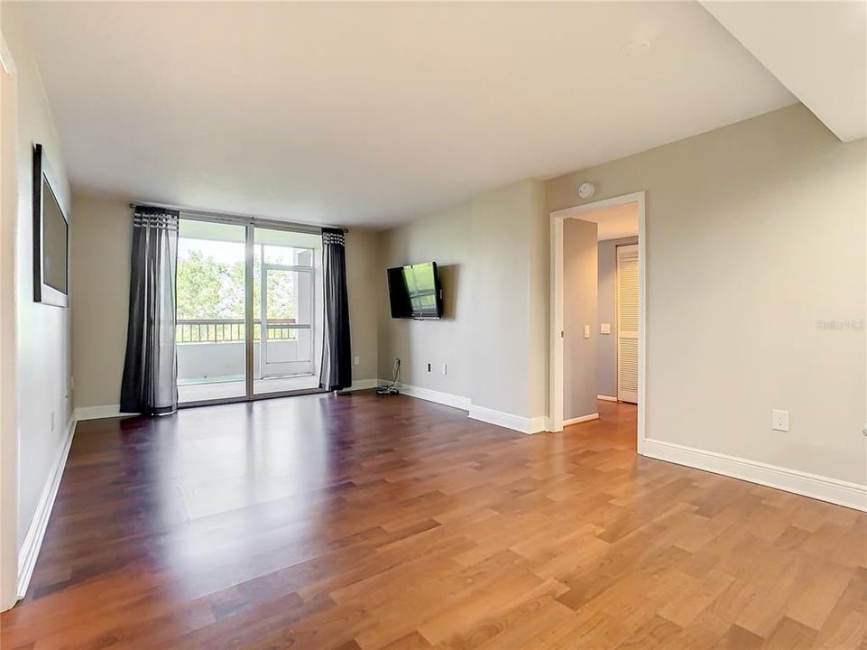 В аренду: $2,100 (2 спален, 2 ванн, 1075 Квадратных фут)