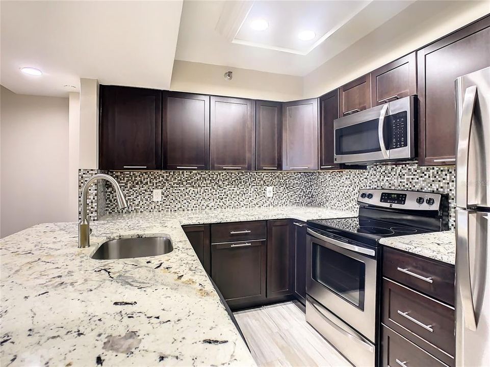 В аренду: $2,100 (2 спален, 2 ванн, 1075 Квадратных фут)