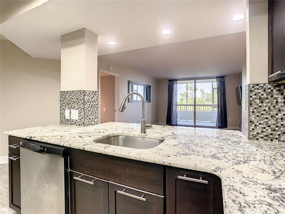 В аренду: $2,100 (2 спален, 2 ванн, 1075 Квадратных фут)