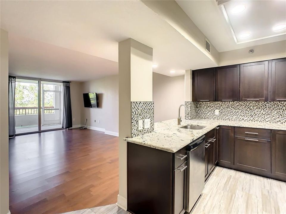 В аренду: $2,100 (2 спален, 2 ванн, 1075 Квадратных фут)