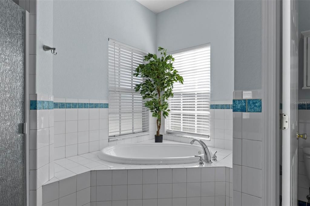 For Sale: $349,900 (3 beds, 2 baths, 1680 Square Feet)