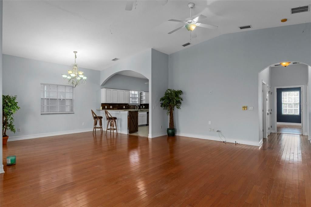 For Sale: $349,900 (3 beds, 2 baths, 1680 Square Feet)