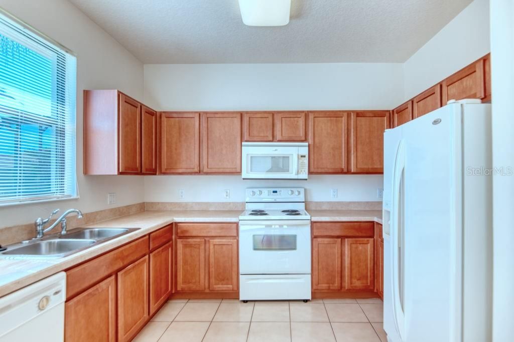 На продажу: $309,900 (2 спален, 2 ванн, 1629 Квадратных фут)