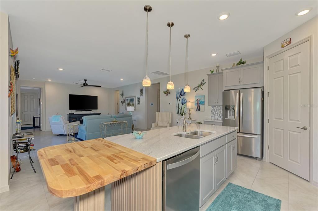 En Venta: $474,700 (4 camas, 2 baños, 2202 Pies cuadrados)