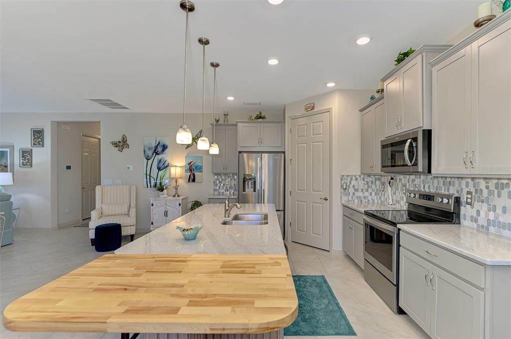 En Venta: $474,700 (4 camas, 2 baños, 2202 Pies cuadrados)