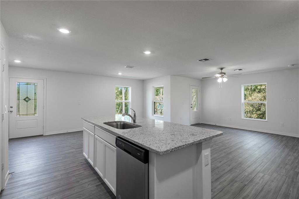 Active With Contract: $266,900 (3 beds, 2 baths, 1795 Square Feet)