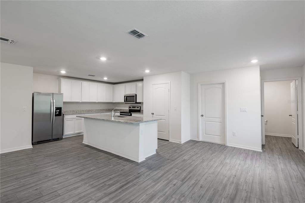 Active With Contract: $266,900 (3 beds, 2 baths, 1795 Square Feet)