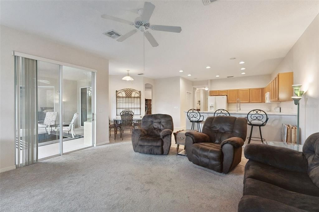 En Venta: $634,000 (5 camas, 2 baños, 3720 Pies cuadrados)