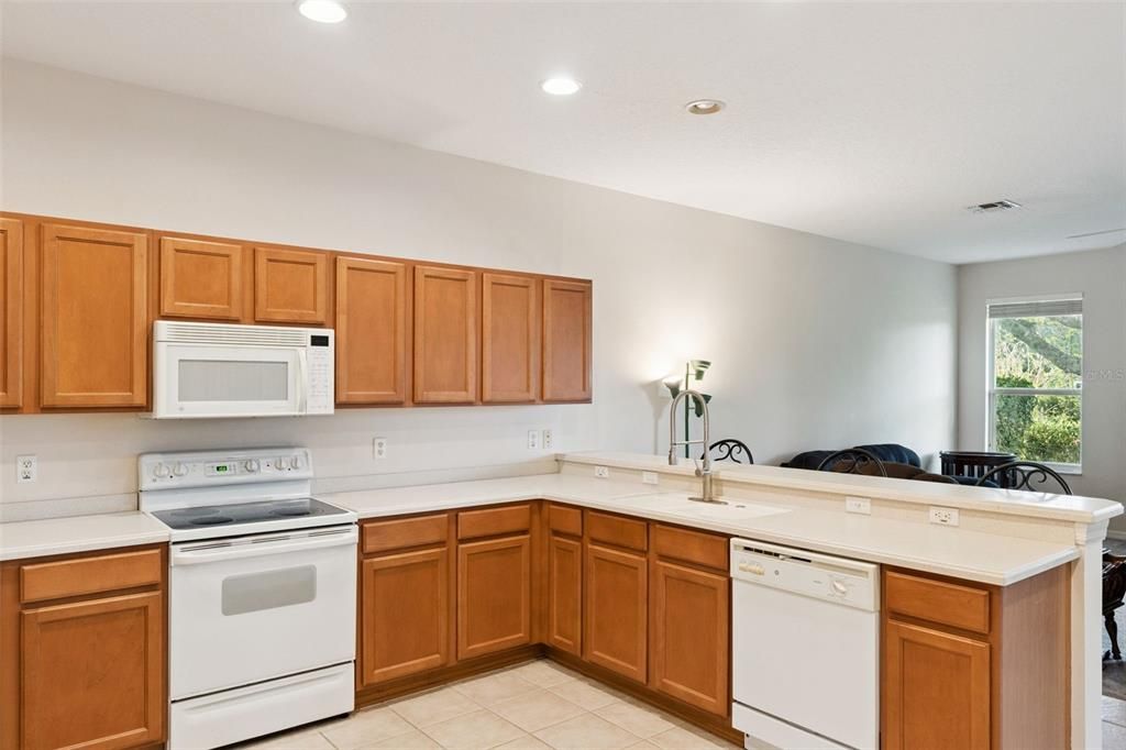 En Venta: $634,000 (5 camas, 2 baños, 3720 Pies cuadrados)