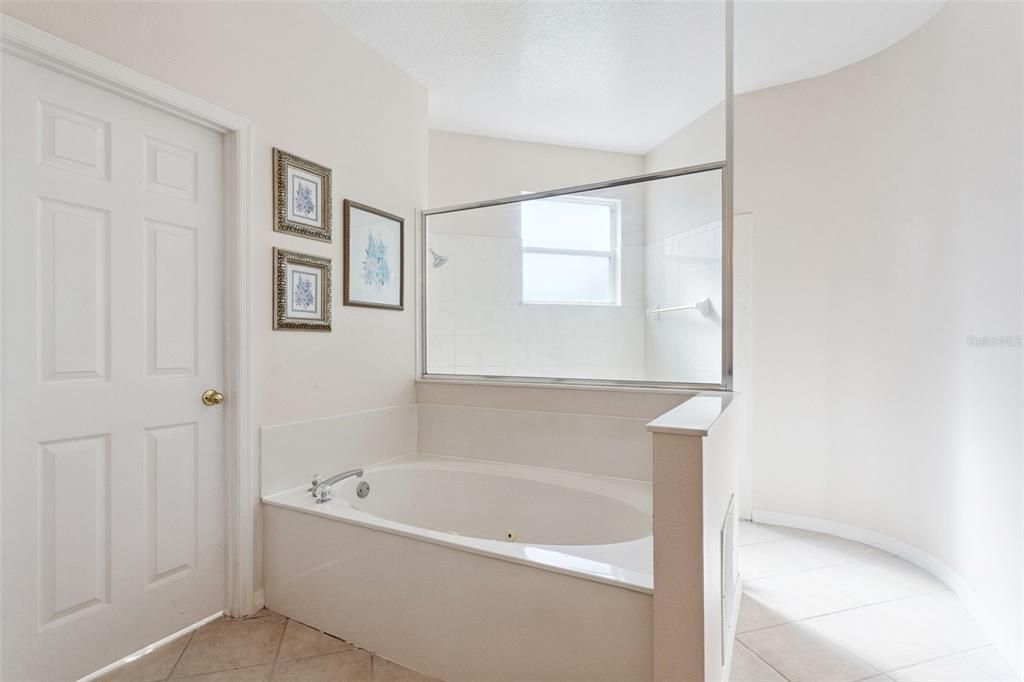 En Venta: $634,000 (5 camas, 2 baños, 3720 Pies cuadrados)