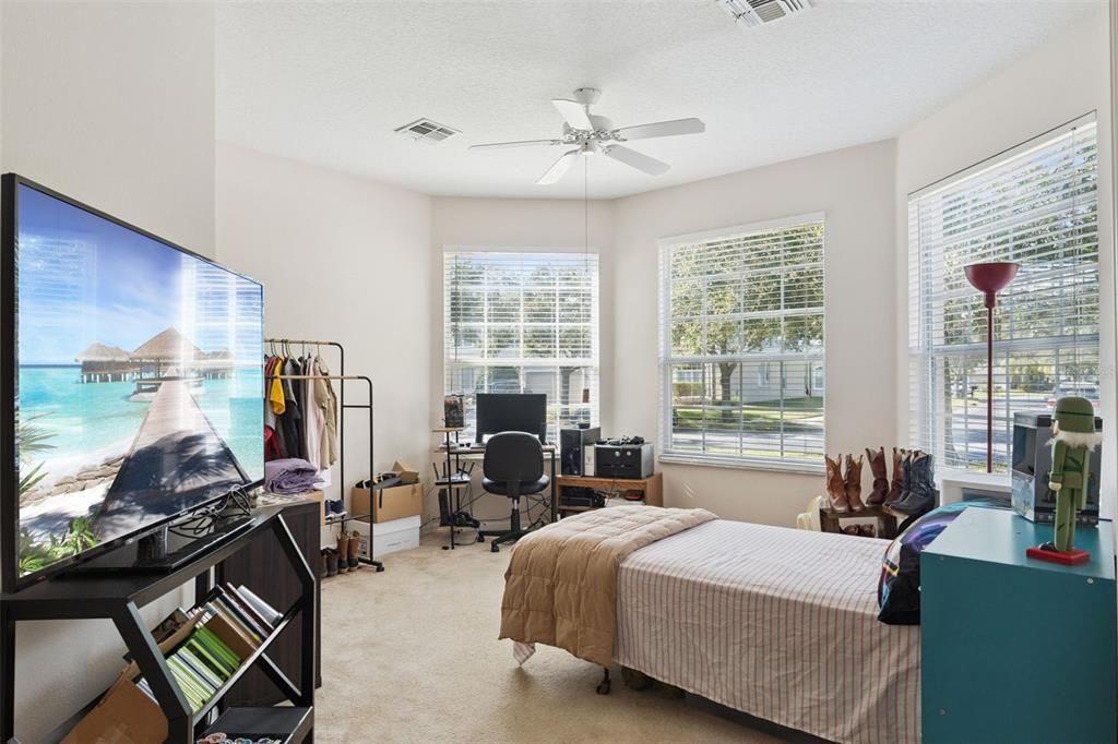 En Venta: $634,000 (5 camas, 2 baños, 3720 Pies cuadrados)