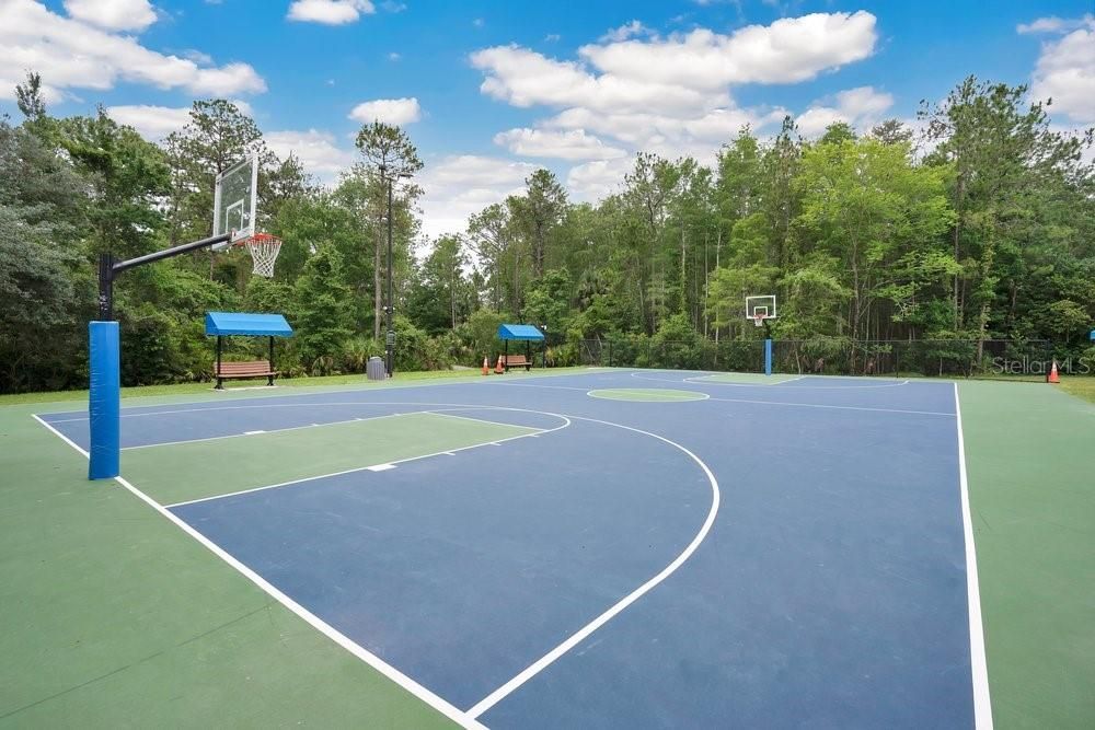 En Venta: $634,000 (5 camas, 2 baños, 3720 Pies cuadrados)