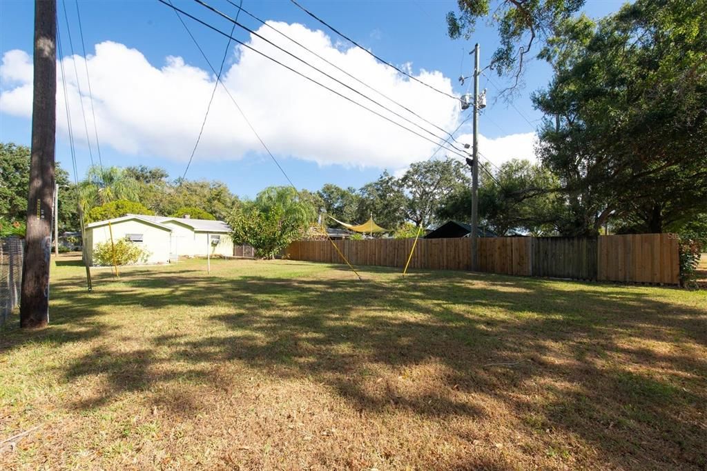 合同活跃: $199,000 (2 贝兹, 1 浴室, 724 平方英尺)