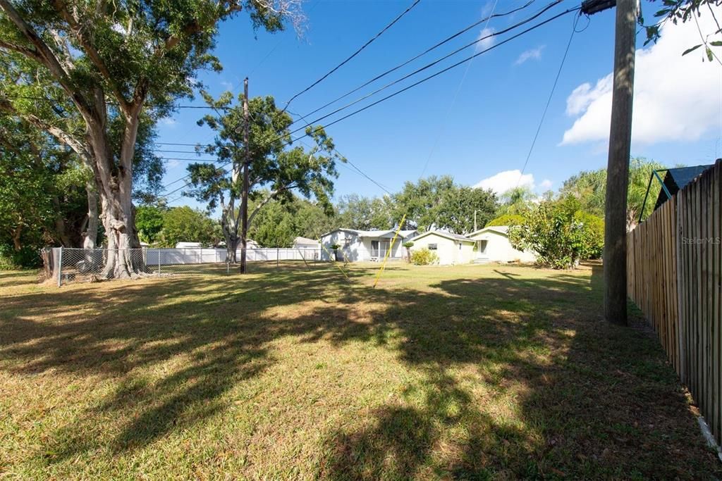 合同活跃: $199,000 (2 贝兹, 1 浴室, 724 平方英尺)