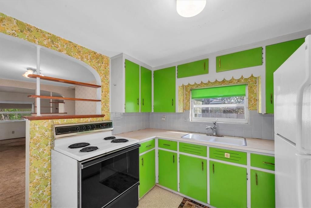 合同活跃: $199,000 (2 贝兹, 1 浴室, 724 平方英尺)