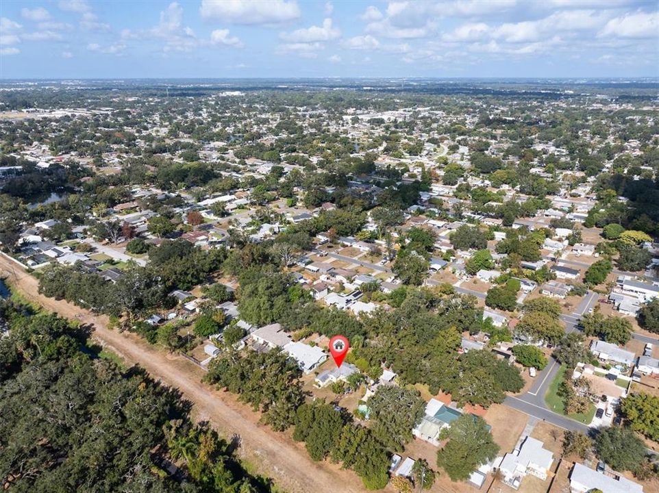 合同活跃: $199,000 (2 贝兹, 1 浴室, 724 平方英尺)