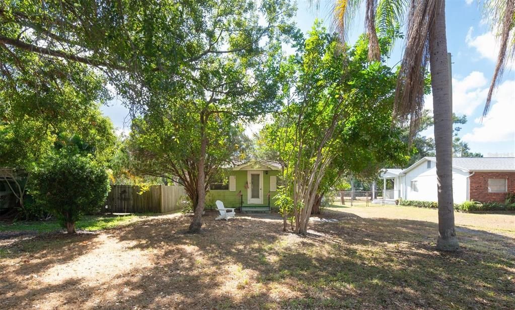 合同活跃: $199,000 (2 贝兹, 1 浴室, 724 平方英尺)