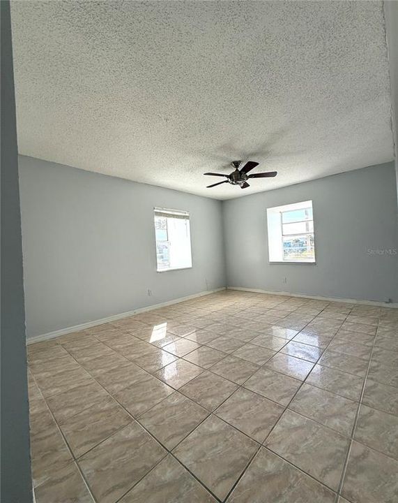 待售: $172,000 (3 贝兹, 2 浴室, 1300 平方英尺)