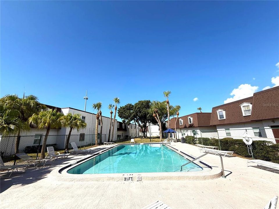 待售: $172,000 (3 贝兹, 2 浴室, 1300 平方英尺)